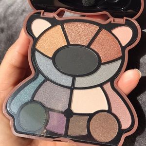 Eyeshadow palette